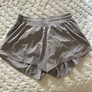 Lululemon Hotty Hots rhino Grey size 6 LR